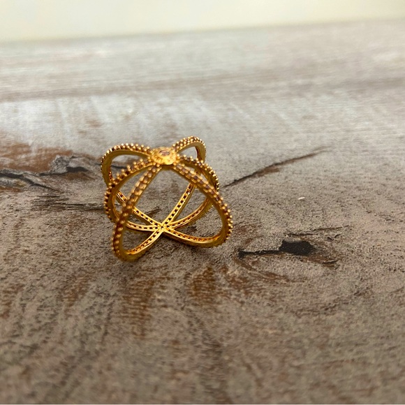 Henri Bendel Ring - Picture 2 of 4